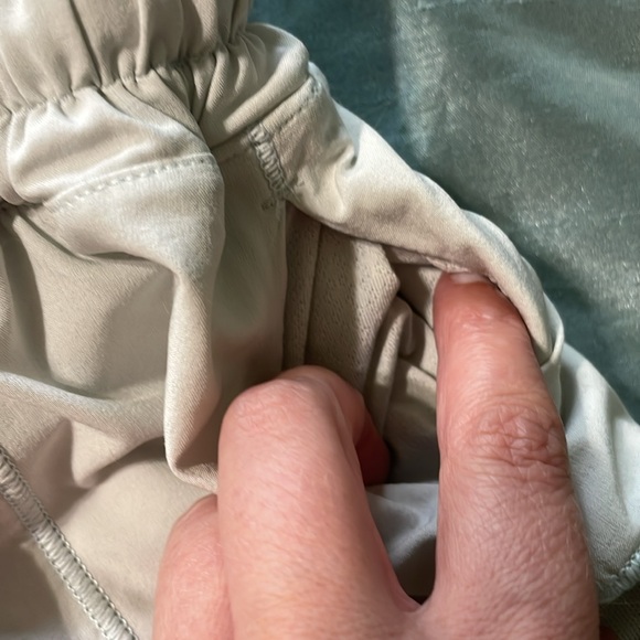 Lululemon NWOT Hotty Hot Light Blue High-Rise Lined 2.5” Shorts 4 - Picture 3 of 6